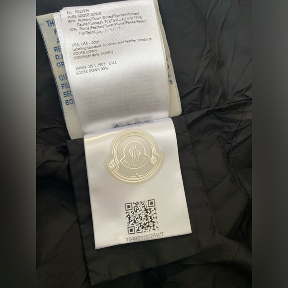 Moncler Laurie Down Filled Puffer Vest with Hood - Picture 11 of 16